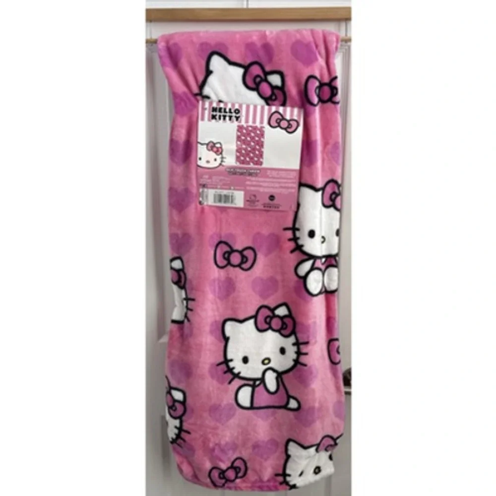 Sanrio Hello Kitty Silk Touch Throw Blanket 50x70 Pink New Heart Print  NW-90430